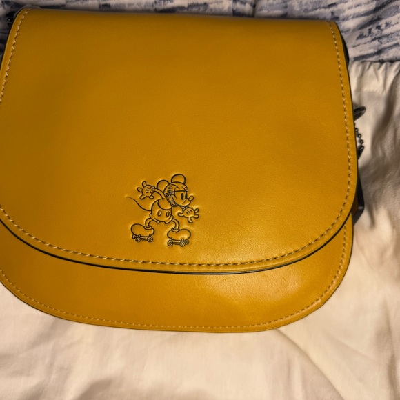 Disney Coach 1941 Yellow Leather Saddlebag - Picture 3 of 7